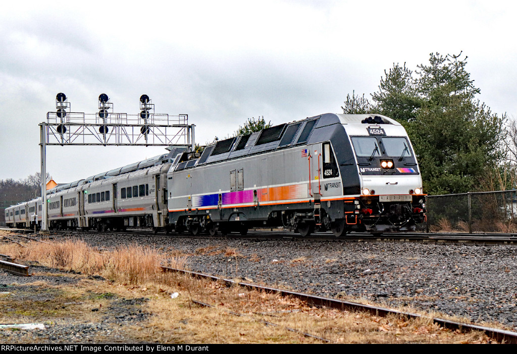 NJT 4524 on train 1113